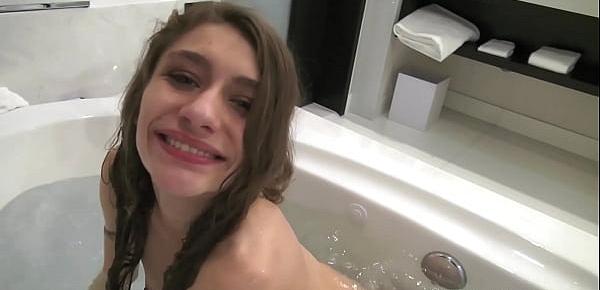 trendsRebel Lynn gives an amazing blowjob in a bathtub and has sex in her hotel room